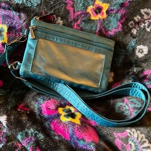 NWOT LUG PEEKABOO W/ CROSSBODY STRAP & WRISTLET IN OCEAN BLUE